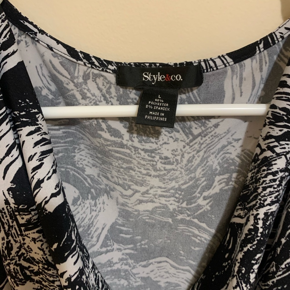 Patterned top - Picture 2 of 4